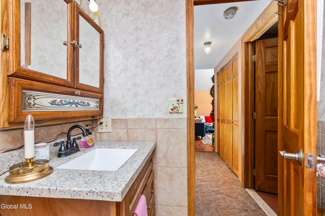 28 Thimbleberry Road, Malta, NY 12020