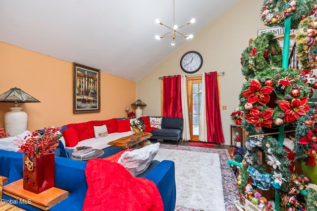 28 Thimbleberry Road, Malta, NY 12020