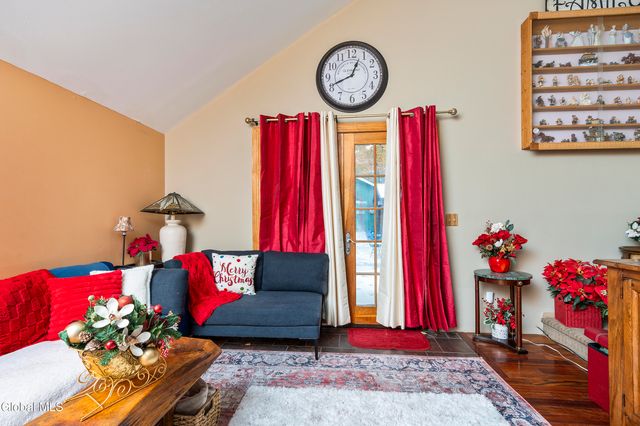 28 Thimbleberry Road, Malta, NY 12020