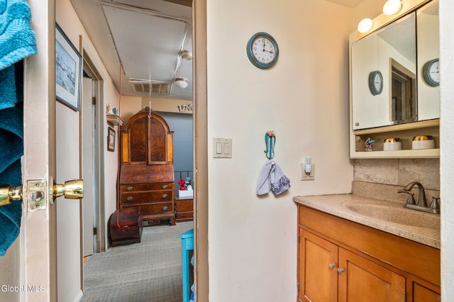 28 Thimbleberry Road, Malta, NY 12020