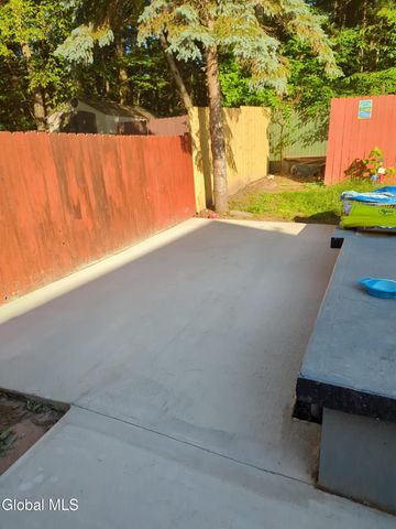 28 Thimbleberry Road, Malta, NY 12020