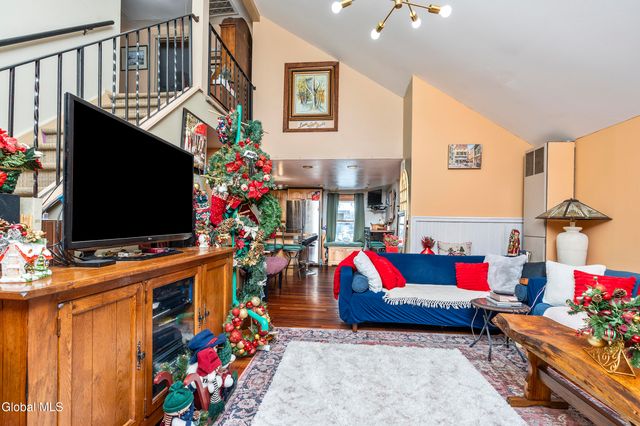 28 Thimbleberry Road, Malta, NY 12020