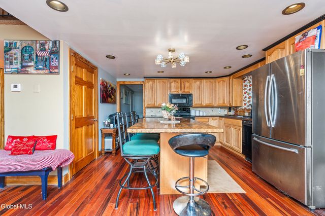 28 Thimbleberry Road, Malta, NY 12020