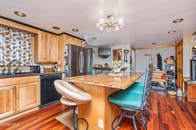 28 Thimbleberry Road, Malta, NY 12020