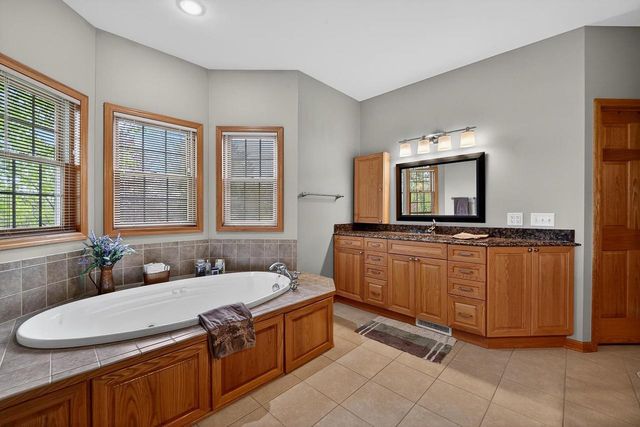 7527 Fallen Oak Drive, Verona, WI 53593