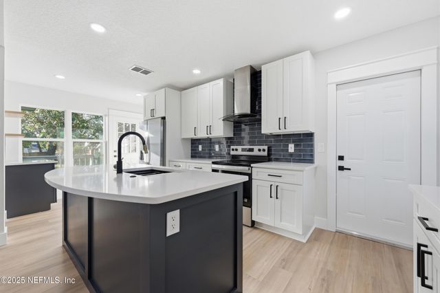 1440 HARBOR OAKS Road, Jacksonville, FL 32207