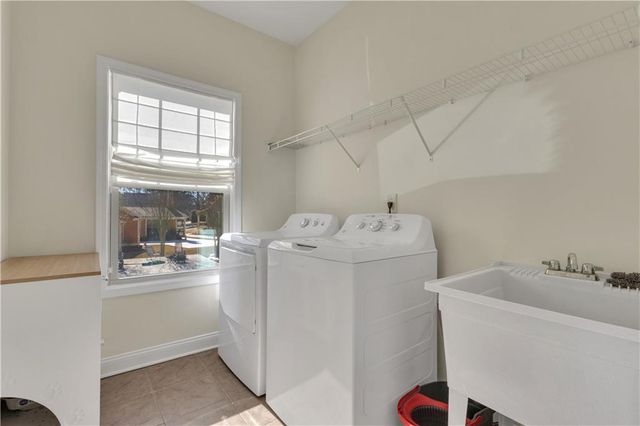 110 Sparrows Cove, Fayetteville, GA 30215