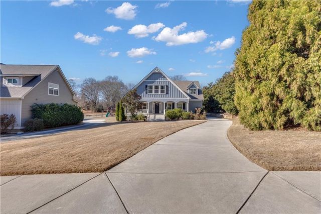 110 Sparrows Cove, Fayetteville, GA 30215