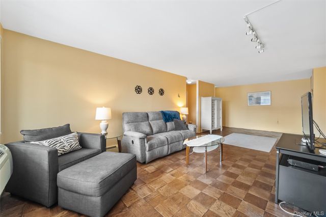 100 E Hartsdale Avenue 6LW, Hartsdale, NY 10530