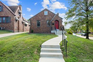 7590 W Bruno Avenue, Maplewood, MO 63117