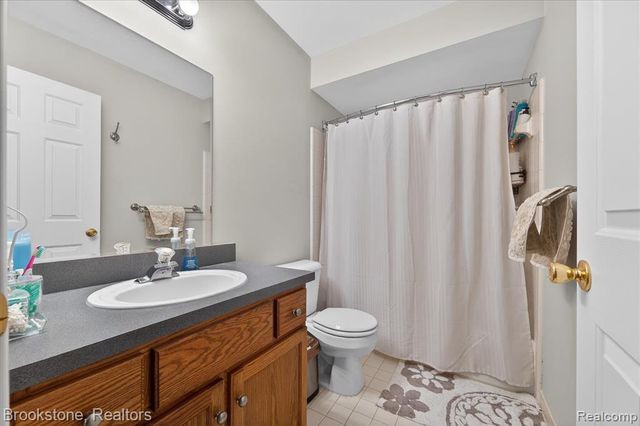 37744 Charter Oaks Boulevard 397, Clinton Township, MI 48036