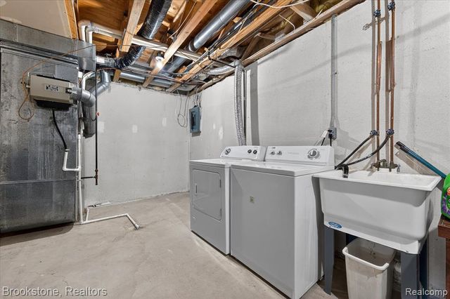 37744 Charter Oaks Boulevard 397, Clinton Township, MI 48036