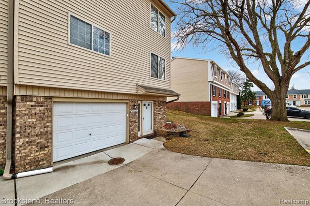 37744 Charter Oaks Boulevard 397, Clinton Township, MI 48036