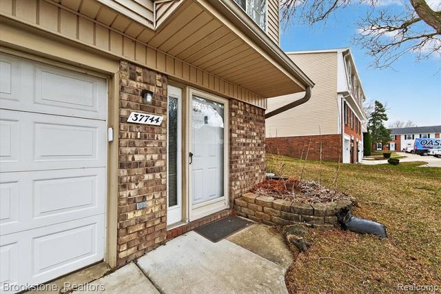 37744 Charter Oaks Boulevard 397, Clinton Township, MI 48036