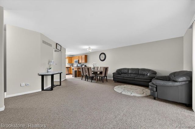 37744 Charter Oaks Boulevard 397, Clinton Township, MI 48036