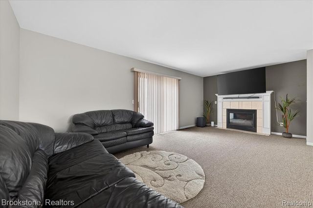 37744 Charter Oaks Boulevard 397, Clinton Township, MI 48036