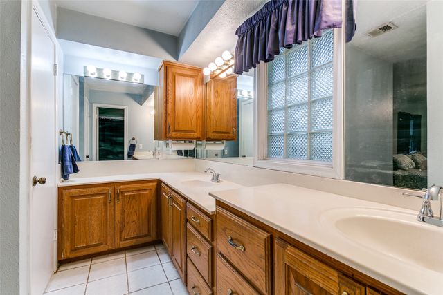 2412 Crestview Circle, Irving, TX 75062