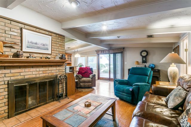 2412 Crestview Circle, Irving, TX 75062