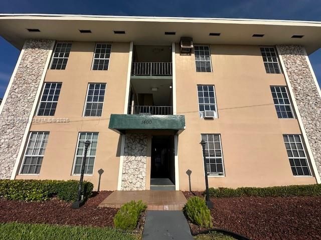 1400 S Douglas Rd 14, Coral Gables, FL 33134