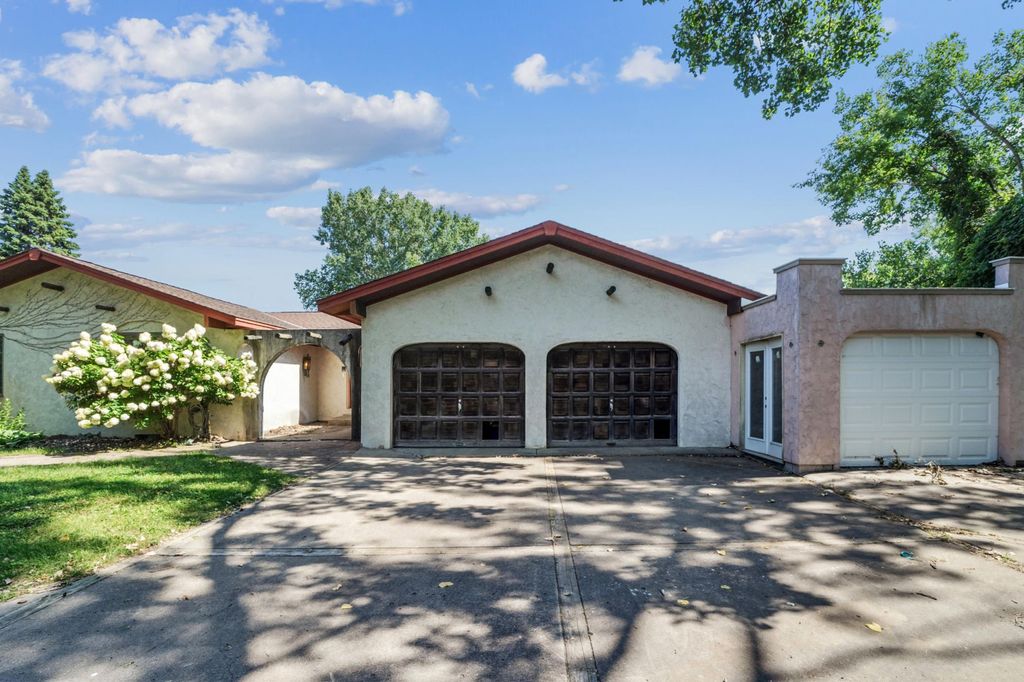 8409 Bayridge Circle, Bloomington, MN 55438