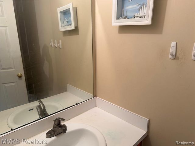 840 Andover Woods Drive, Fenton, MI 48430