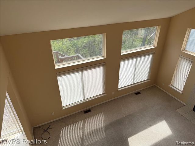840 Andover Woods Drive, Fenton, MI 48430