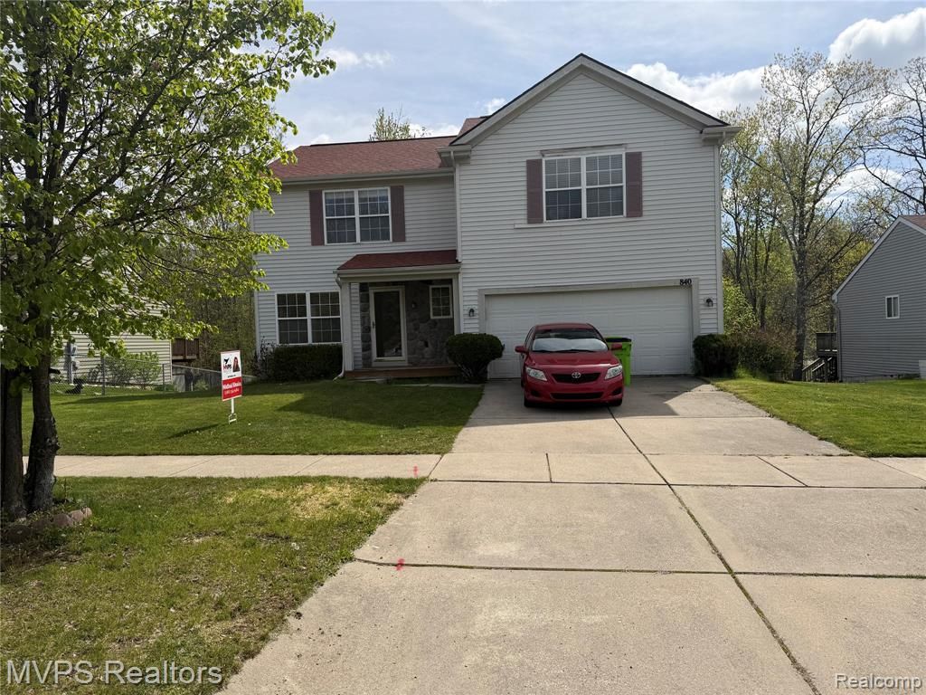 840 Andover Woods Drive, Fenton, MI 48430