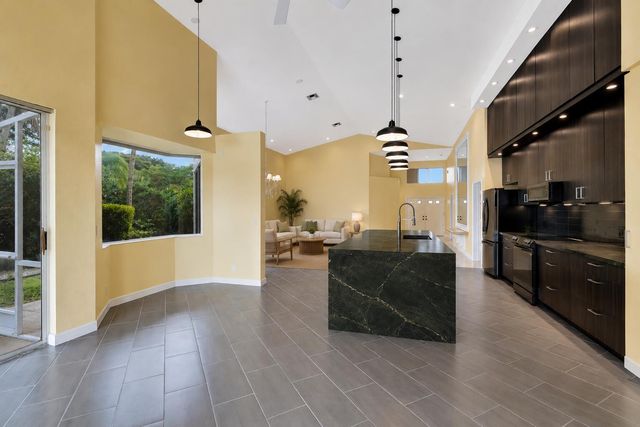 11922 Fountainside Circle, Boynton Beach, FL 33437