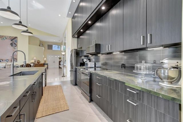 11922 Fountainside Circle, Boynton Beach, FL 33437