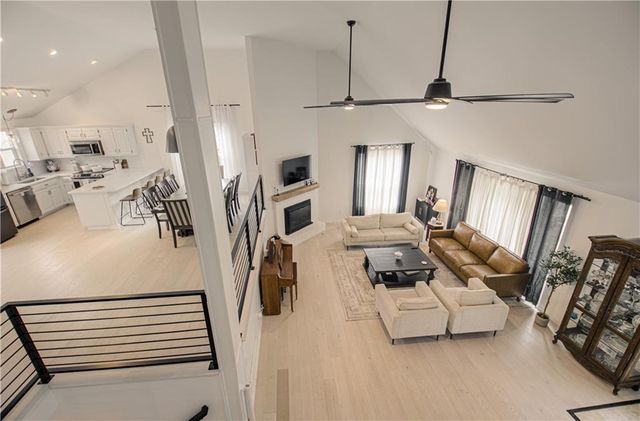 5916 Albervan Street, Shawnee, KS 66216