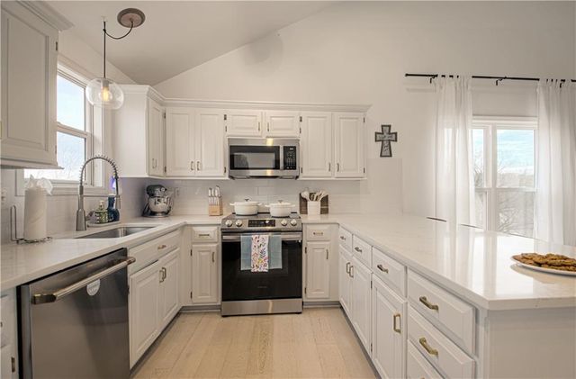 5916 Albervan Street, Shawnee, KS 66216