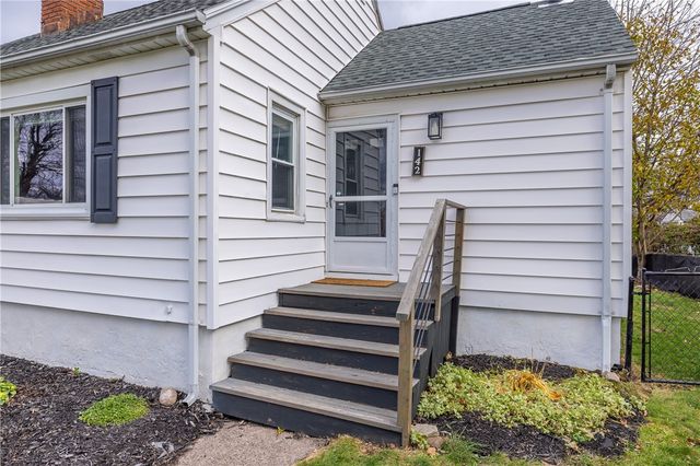 142 Cabot Road, Greece, NY 14626