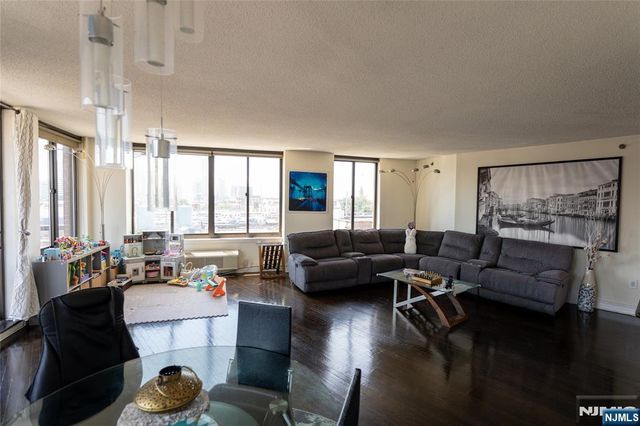 415 Newark Street 5A, Hoboken, NJ 07030