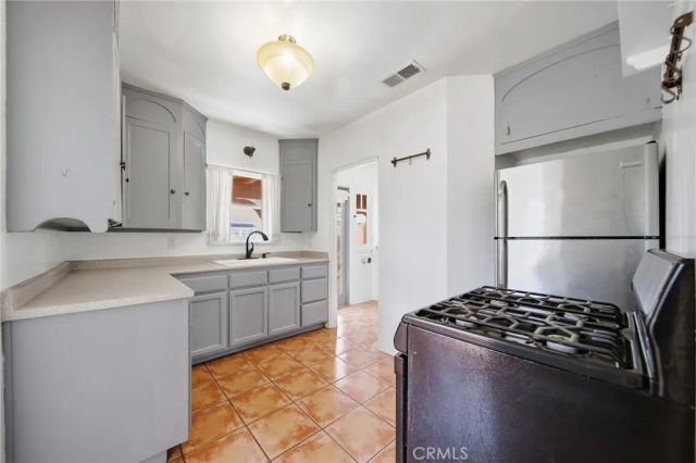 3209 Brockton Avenue, Riverside, CA 92501
