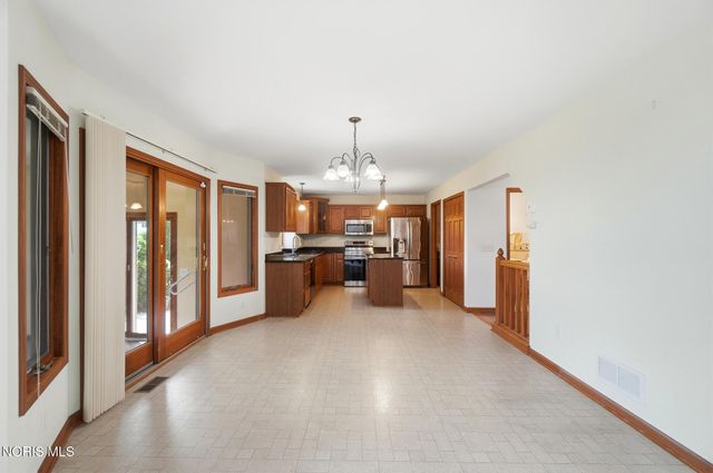 7223 Hunters Chase, Maumee, OH 43537