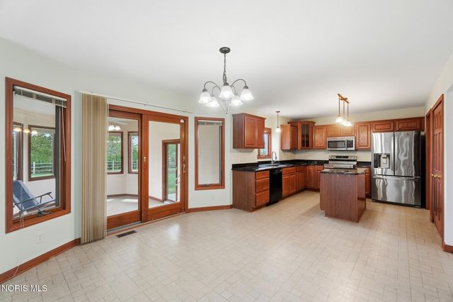 7223 Hunters Chase, Maumee, OH 43537