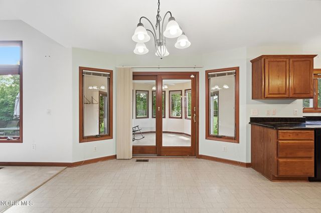 7223 Hunters Chase, Maumee, OH 43537