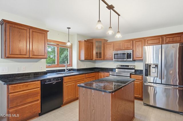 7223 Hunters Chase, Maumee, OH 43537