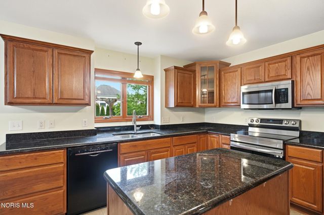 7223 Hunters Chase, Maumee, OH 43537