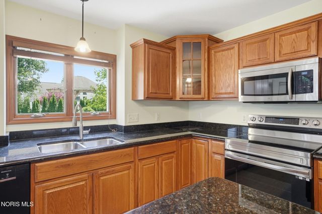 7223 Hunters Chase, Maumee, OH 43537