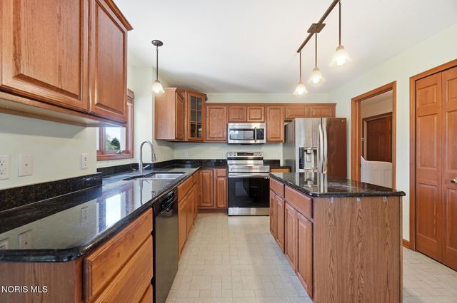 7223 Hunters Chase, Maumee, OH 43537