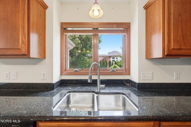 7223 Hunters Chase, Maumee, OH 43537