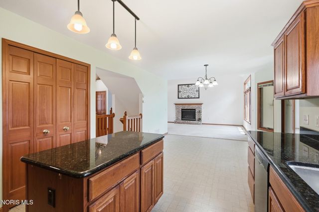 7223 Hunters Chase, Maumee, OH 43537