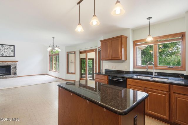 7223 Hunters Chase, Maumee, OH 43537