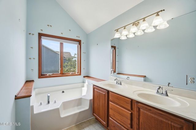 7223 Hunters Chase, Maumee, OH 43537