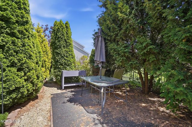 7223 Hunters Chase, Maumee, OH 43537