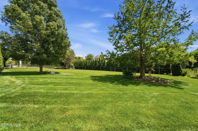 7223 Hunters Chase, Maumee, OH 43537