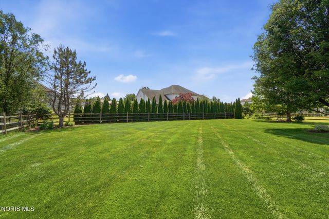 7223 Hunters Chase, Maumee, OH 43537