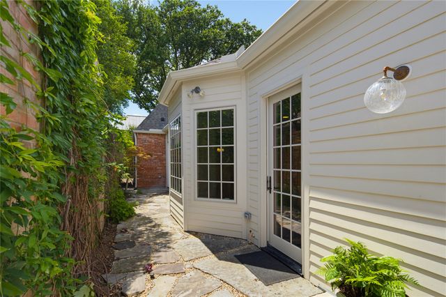 7842 Caruth Court, Dallas, TX 75225