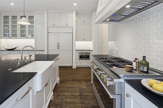 7842 Caruth Court, Dallas, TX 75225